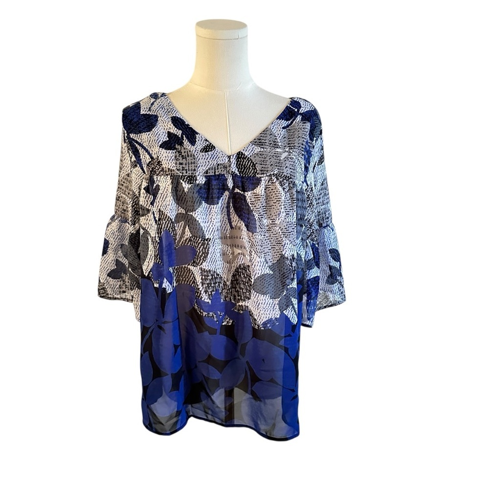 👉 New Directions Blue and White Leaf Print Blouse